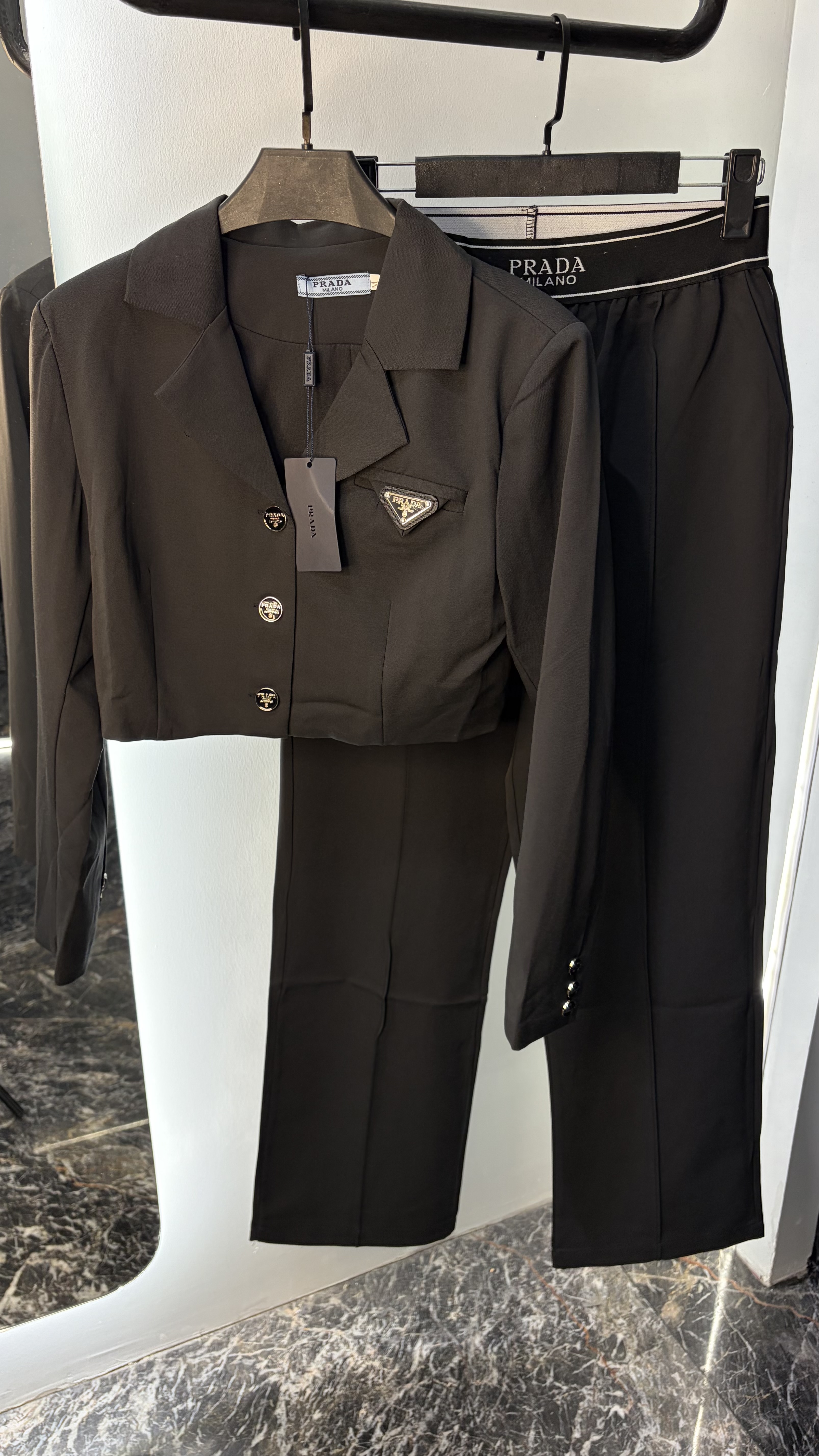 ست کت و شلوار از برند prada