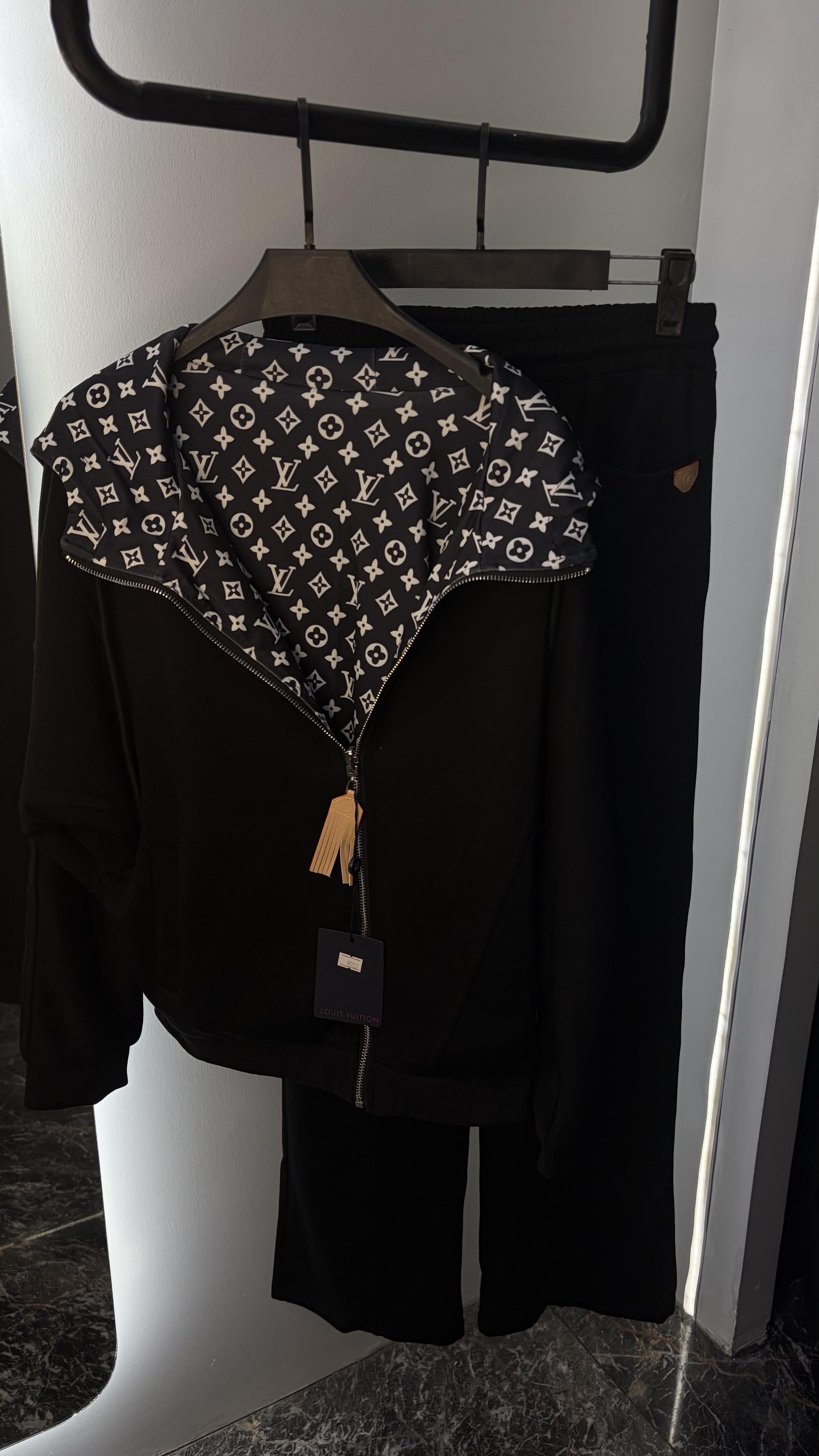 ست سوییشرت شلوار دو رو از برند Lois vuitton